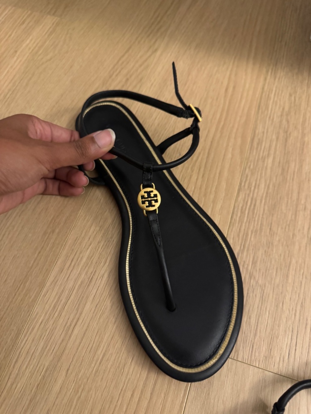 Tory Burch Thong Sandals Black Gold 8 - Picture 3 of 5